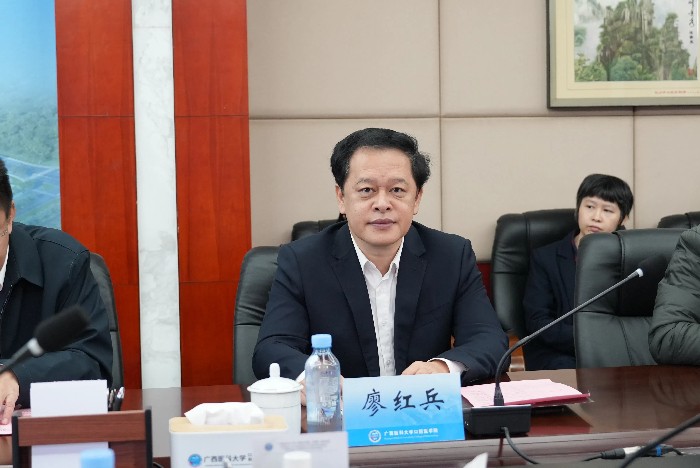 无码av影片
院长廖红兵作自评汇报.jpg