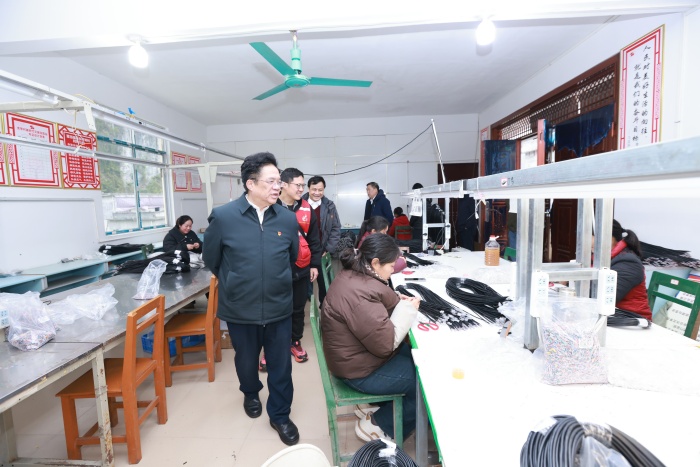 校领导带队赴无码av影片
定点帮扶村开展遍访调研暨春节慰问活动 第 3 张