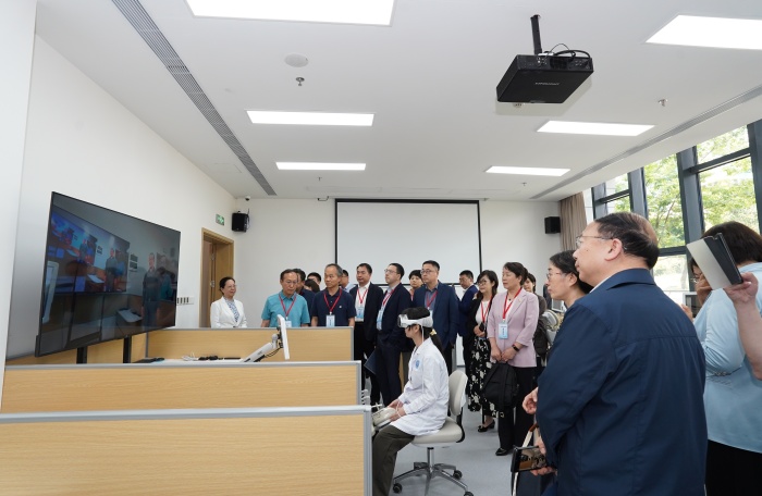 中国医院协会口腔医院分会第六届常委会第四次会议在无码av影片
顺利召开 第 7 张